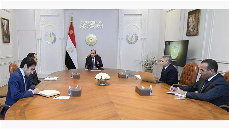 الرئيس السيسي يتابع نشاط هيئة قناة السويس