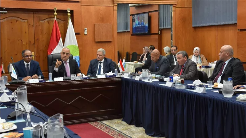 وزير الإسكان يترأس اجتماع اللجنة التنسيقية العليا لشركات مياه الشرب والصرف الصحى