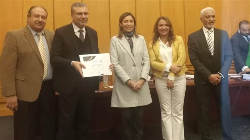 وزيرة الثقافة ورئيسة أكاديمية الفنون يكرمان د. عمرو الليثى على هامش احتفال خريجي الدراسات العليا