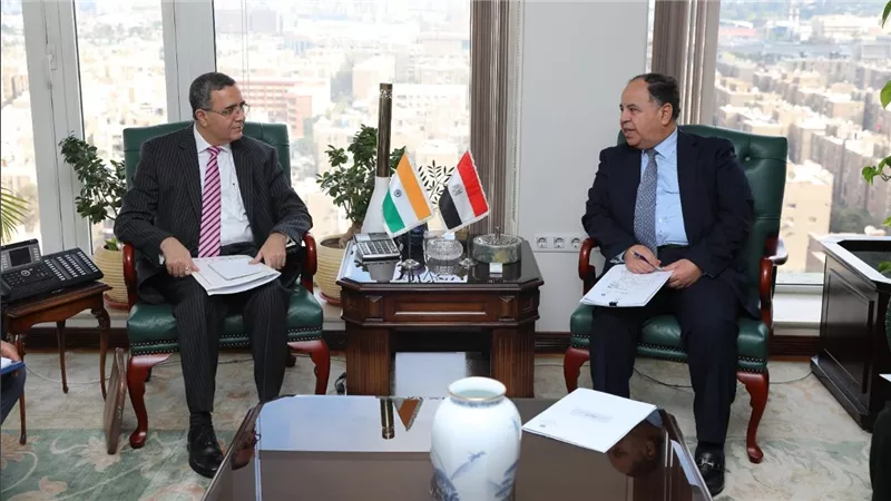 وزير المالية يلتقي السفير الهندي بالقاهرة