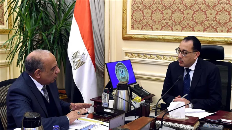 رئيس الوزراء يتابع مع وزير قطاع الأعمال العام عددا من ملفات عمل الوزارة
