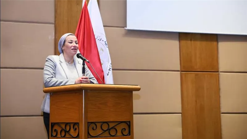 وزيرة البيئة تكرم فريق عمل مؤتمر المناخ COP27 تقديرا لدورهم الفاعل في إنجاح المؤتمر 