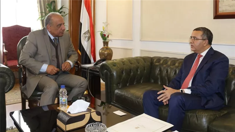 وزير قطاع الأعمال يبحث مع سفير الهند تعزيز التعاون الاقتصادي والاستثمار 