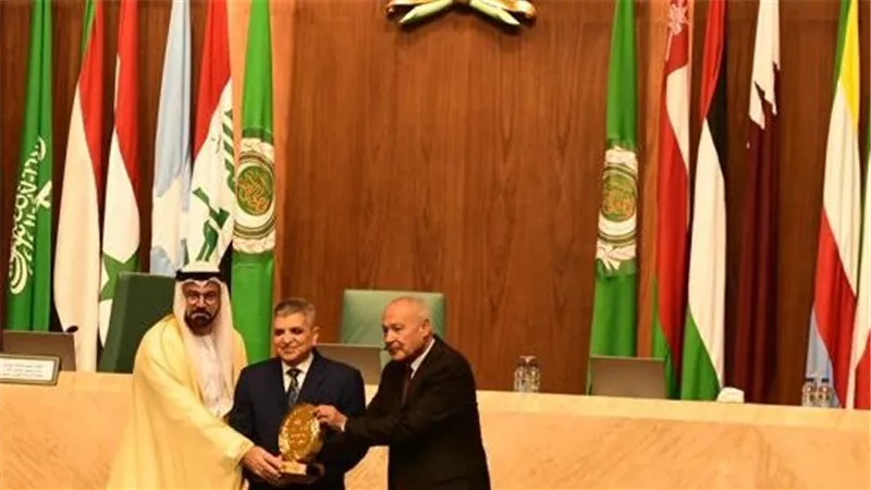 هيئة قناة السويس تحصل على جائزة أفضل هيئة ومؤسسة عربية خلال 2022  