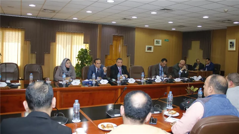 رئيس جامعة المنصورة يلتقى بوفد من رجال الأعمال و مستثمرى المنطقة الصناعية 