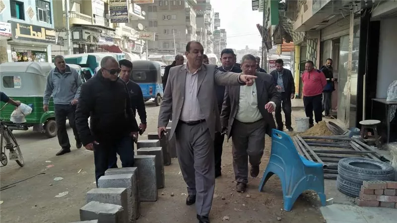 قابيل.. يتابع أعمال الرصف بمدينة  أجا بالدقهلية 