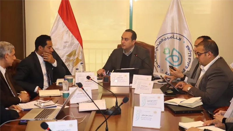 رئيس الرعاية الصحية يعقد اجتماعًا لمناقشة تطورات نظام إدارة الموارد البشرية إلكترونيًا HRIS