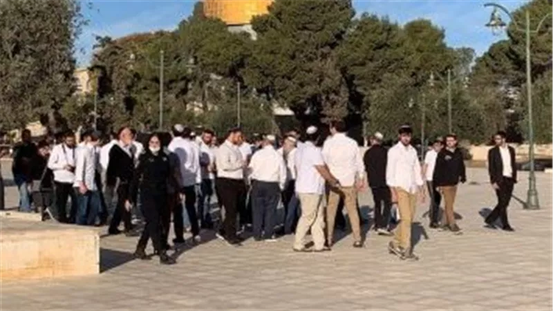 مستوطنون إسرائيليون يقتحمون الأقصى 