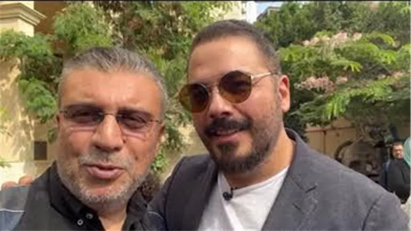 رامي عياش مذيع مع الاطفال بإحدى دور الايتام بـ 