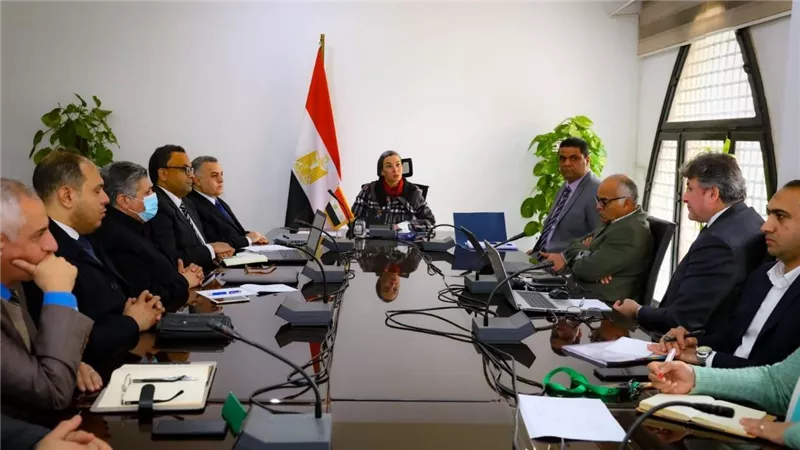 وزيرة البيئة تبحث مستجدات مشروع لتحويل المخلفات لطاقة كهربية بالجيزة 
