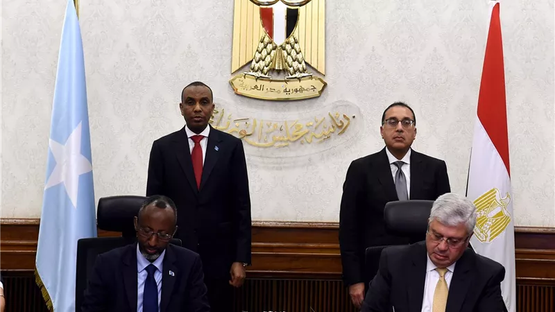 رئيسا وزراء مصر والصومال يشهدان توقيع تعاون في مجال التعليم العالي بين مصر والصومال