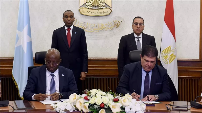 رئيسا وزراء مصر والصومال يشهدان توقيع مذكرة تفاهم لتعزيز التعاون في المجال الإعلامي