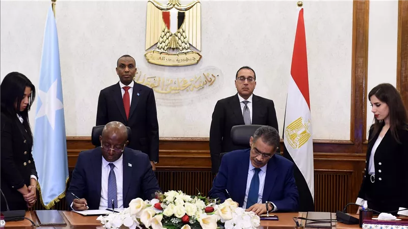 رئيسا وزراء مصر والصومال يشهدان توقيع مذكرة تفاهم بين الاستعلامات والإعلام الصومالية