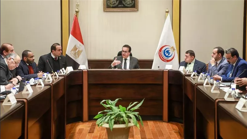 وزير الصحة يوجه ببدء تطوير واعادة تأهيل المستشفيات القديمة 
