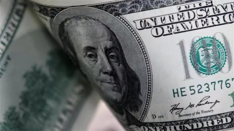 سعر الدولار أمام الجنيه.. صدمة في السوق السوداء