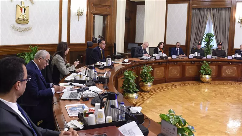 رئيس الوزراء يتابع الموقف التنفيذى للمبادرة الرئاسية 