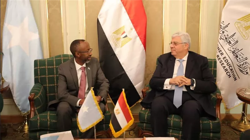 وزير التعليم العالي يبحث مع نظيره الصومالي سُبل التعاون المُشترك