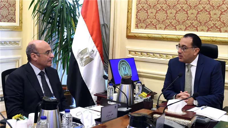 رئيس الوزراء يستعرض ضوابط حوكمة منح صفة الضبطية القضائية للموظفين