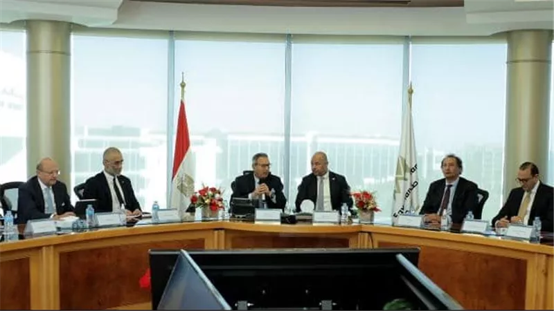 البورصة المصرية تناقش آليات تطوير القدرات المهنية لمسئولي علاقات المستثمرين بالبنوك المقيدة