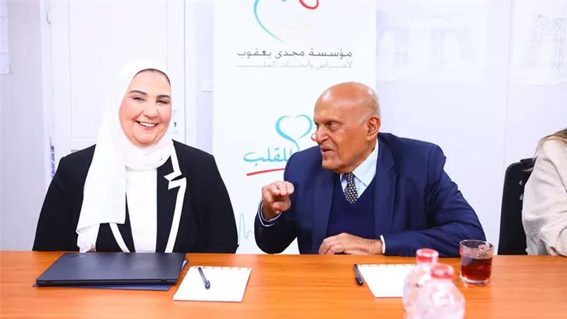 الدكتور مجدي يعقوب يستقبل وزيرة التضامن الاجتماعي في مركز مجدي يعقوب العالمي للقلب