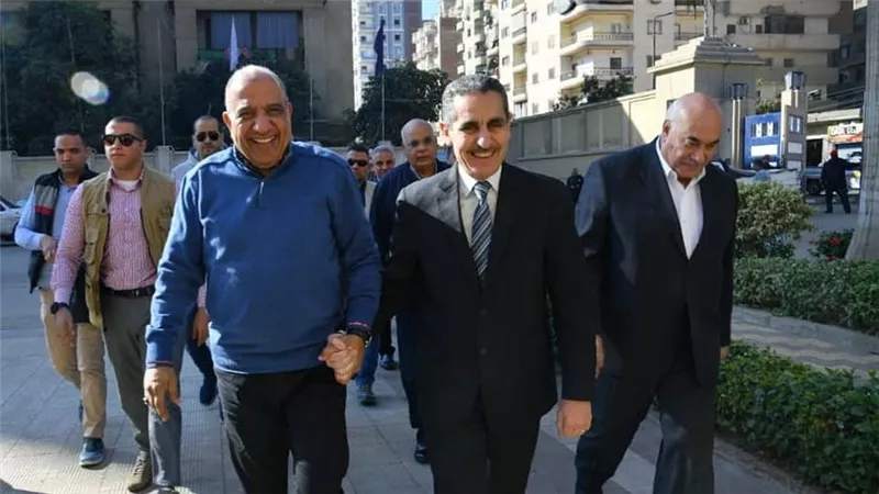 وزير قطاع الأعمال العام يستهل زيارته لشركة غزل المحلة بلقاء محافظ الغربية