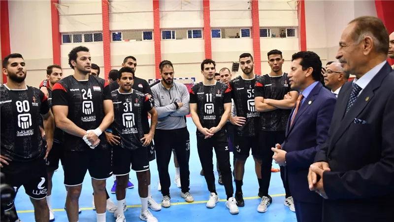 وزير الرياضة يتواصل مع بعثة اليد لتهنئتهم بالفوز فى افتتاح بطولة العالم بالسويد