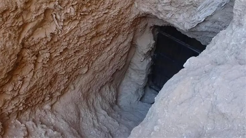  الكشف عن مقبرة ملكية بمنطقة الوديان الغربية بالبر الغربي بالأقصر