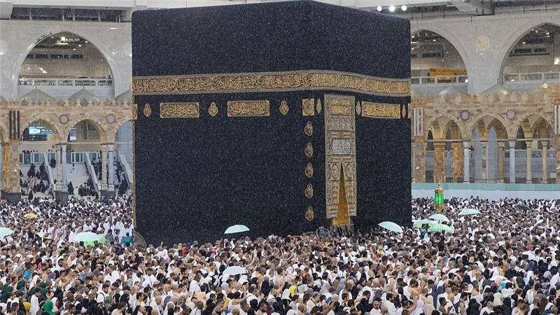 شؤون الحرمين ترفع مستوى السلامة وجهودها الخدمية خلال هطول الأمطار