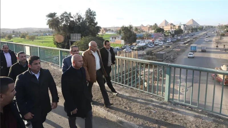 وزير النقل يتفقد مواقع العمل بالمرحلة الثانية من مشروع تطوير الطريق الدائري 