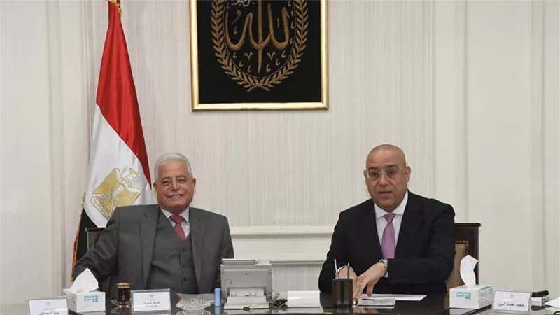 وزير الإسكان ومحافظ جنوب سيناء يتابعان المشروعات المشتركة فى مجالات الإسكان 