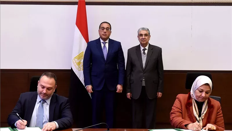 مدبولي يشهد توقيع عقدى تقديم خدمات استشارية فى قطاع الكهرباء والطاقة الجديدة والمتجددة