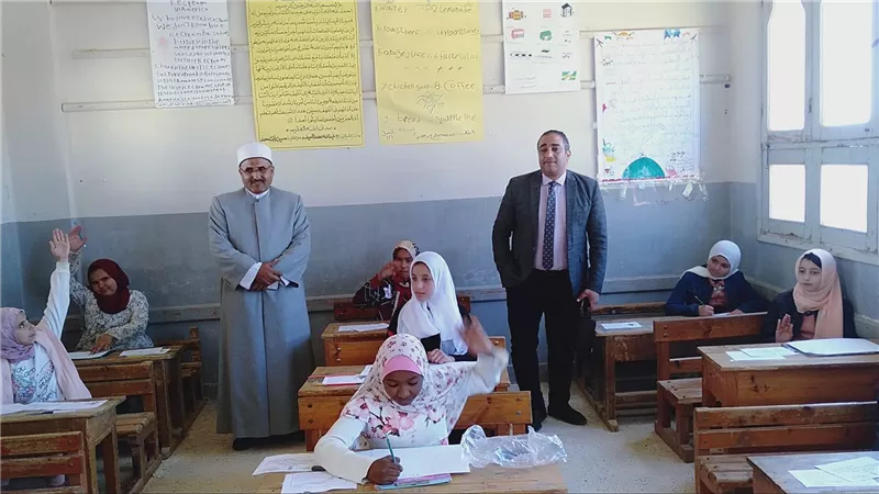 رئيس الأزهر بالسويس يواصل متابعة إمتحانات الشهادتين الإبتدائية والإعدادية