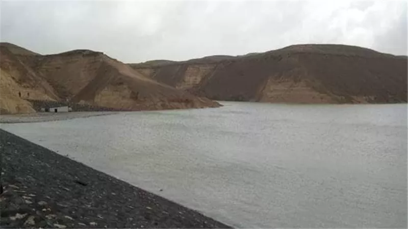 الدكتور سويلم يتابع موقف مشروعات الحماية من أخطار السيول