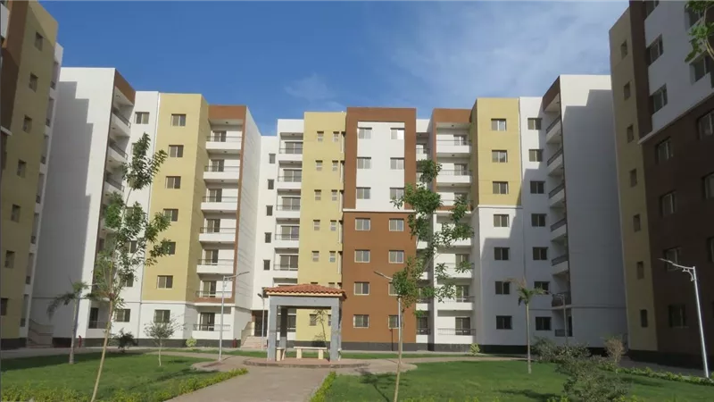 وزير الإسكان يستعرض ما تم تنفيذه من مشروعات بمدينة العبور فى 2022