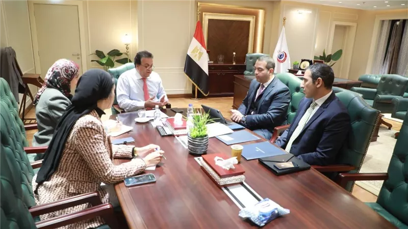 وزير الصحة يبحث مع ممثلي صندوق مصر السيادي فرص الاستثمار فى المجال الصحي 