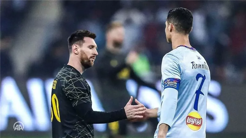 في ليلة تألق رونالدو وميسي.. باريس يهزم نجوم الهلال والنصر 5-4