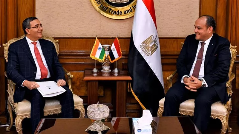 وزير التجارة يبحث مع السفير الهندي بالقاهرة سبل تعزيز أوجه التعاون الاقتصادي 