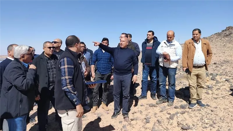وزير النقل يتفقد مواقع العمل بالخط الثاني للقطار الكهربائي السريع 