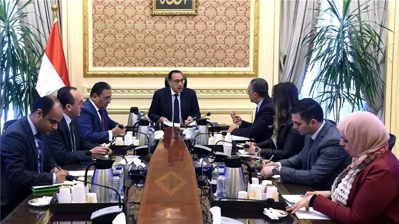 رئيس الوزراء يستعرض مع رئيس هيئة الاستثمار تصورات تحسين مناخ الاستثمار في مصر