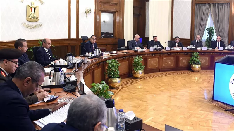 رئيس الوزراء يترأس اجتماع اللجنة الرئيسية لتقنين أوضاع الكنائس