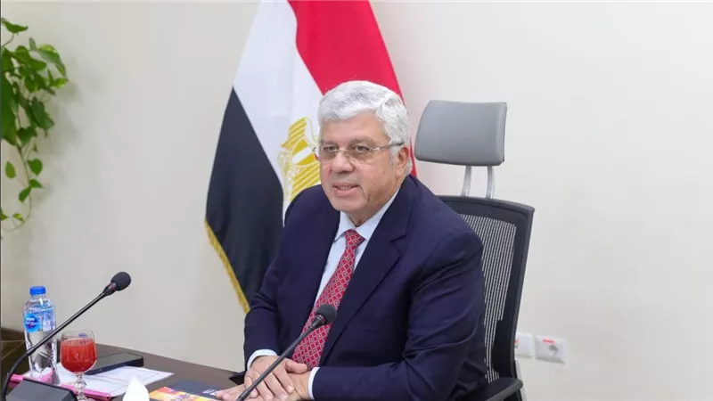 وزير التعليم العالى يجتمع برؤساء الجامعات التكنولوجية