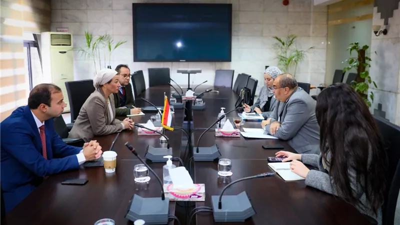 وزيرة البيئة تلتقى رائد المناخ لمؤتمر المناخ COP27 