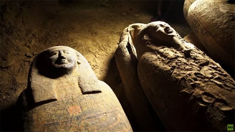 أحدث الاكتشاف الأثرية في مصر.. بينهم تمثال ميسي