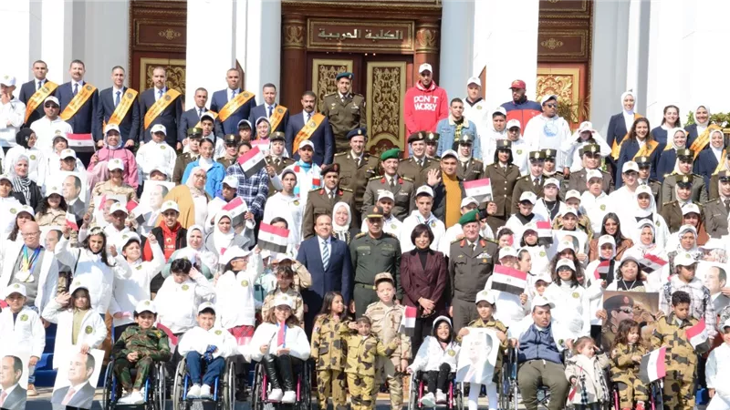 القوات المسلحة تنظم زيارة لأبطال قادرون بإختلاف للكلية الحربية  