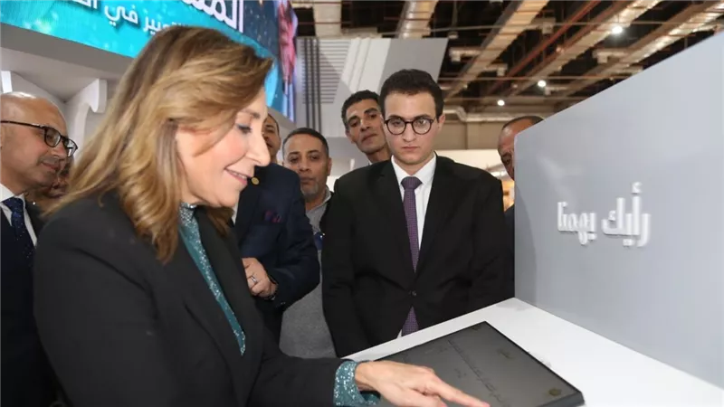 وزيرة الثقافة تتفقد معرض القاهرة الدولي للكتاب في أول أيام فتح أبوابه للجمهور 