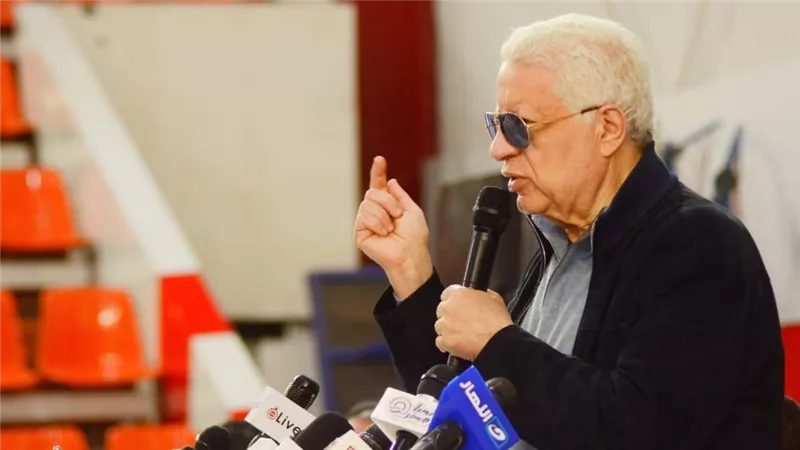 صفقات كيد النساء.. مرتضى منصور بعد انضمام قندوسي للنادي الأهلي