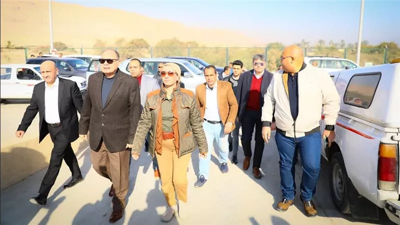 وزيره البيئة تتفقد المحطات الوسيطة بمراكز أبو تيج وديروط ومنفلوط