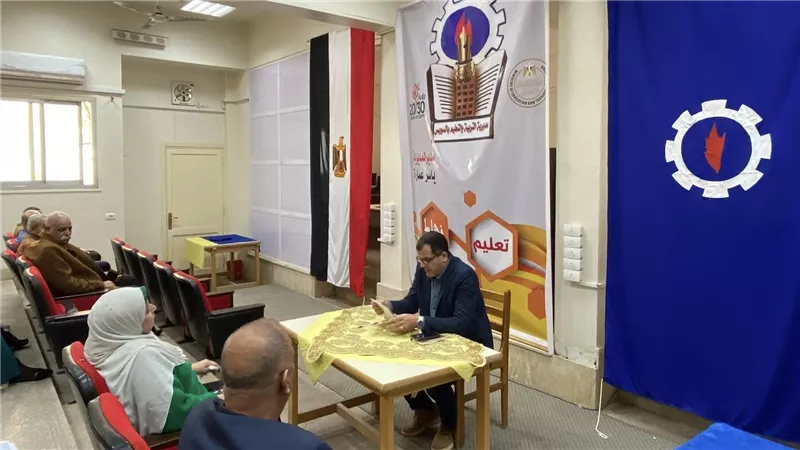 تعليم السويس تناقش الأنشطة خلال إجازة منتصف العام الدراسي