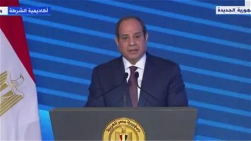 السيسي يكرم عددا من النماذج المشرفة من أهالي سيناء