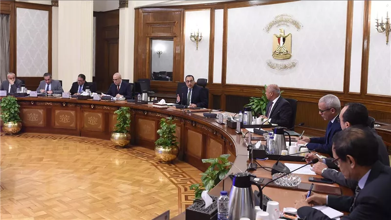 رئيس الوزراء يتابع مع رئيس هيئة الاستثمار جهود دعم وتهيئة مناخ الاستثمار في مصر
